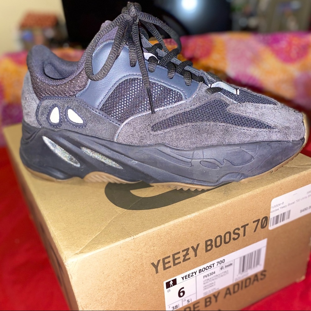 Adidas Yeezy Boost’ 700 Utility black